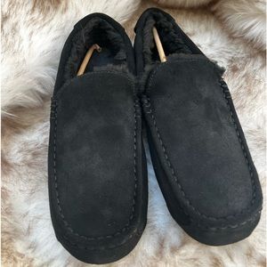 UGG - Mens size 11 - Medium Tipton Slipper